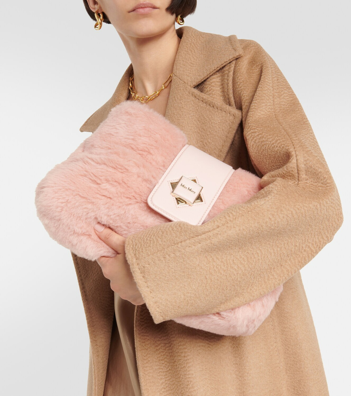ショルダーバッグ・ポシェット Max Mara Plush Textured Cuscino Teddy Shoulder Bag Max Mara Cuscino leather-trimmed teddy clutch Max Mara