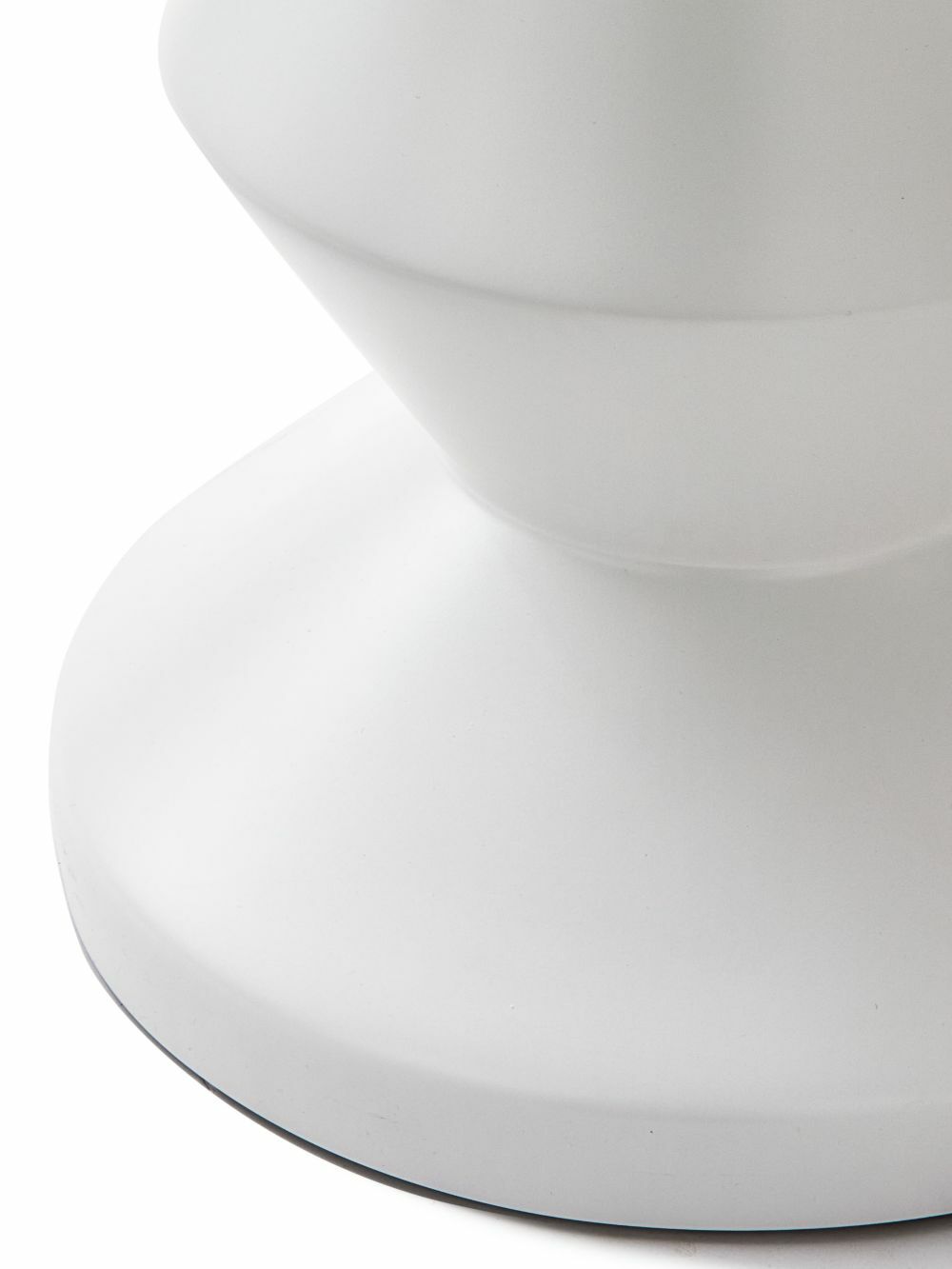 POLSPOTTEN White Outdoor Zig Zag Lacquered Stool