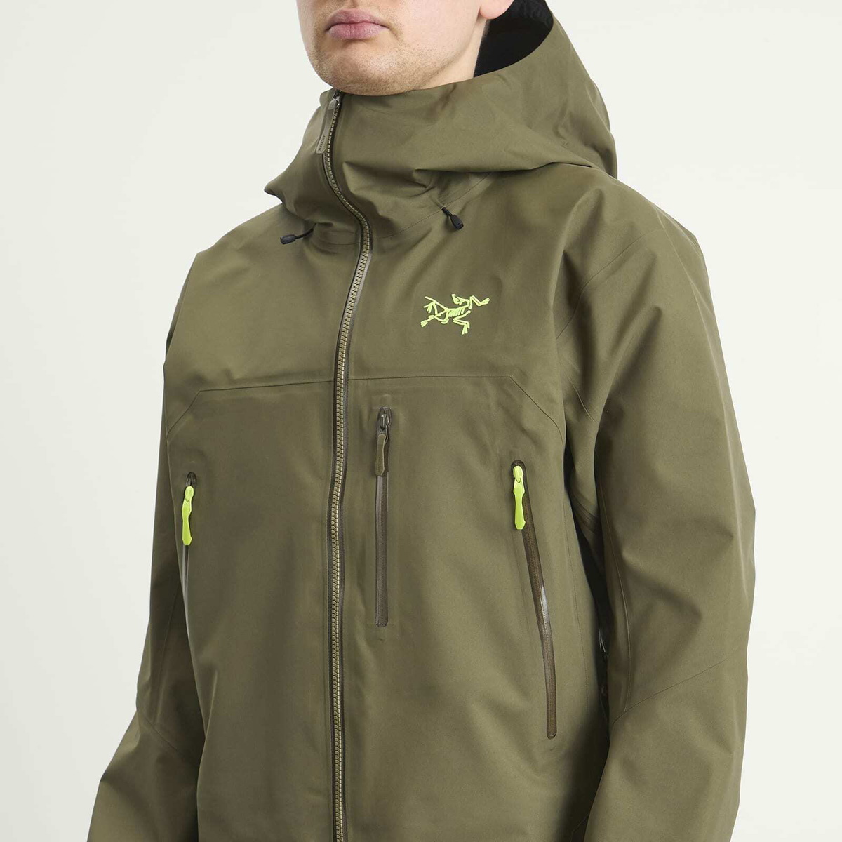 Arc'teryx Men's Beta SV Gore-Tex Jacket in Tatsu/Mantis Arc'teryx