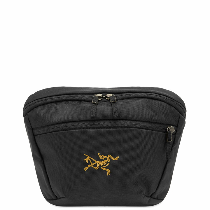 Photo: Arc'teryx Men's Mantis 2 Waist Pack in 24K Black 