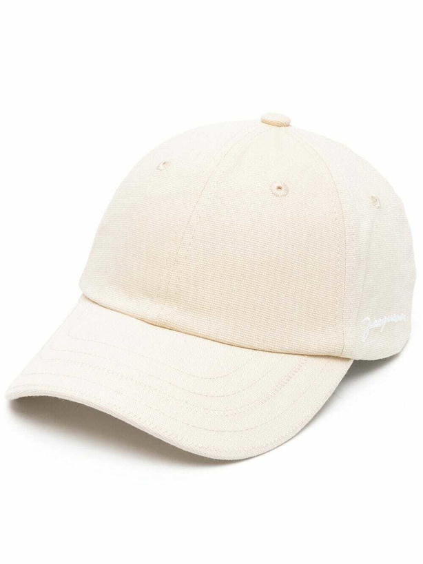 Photo: JACQUEMUS - La Casquette Jacquemus