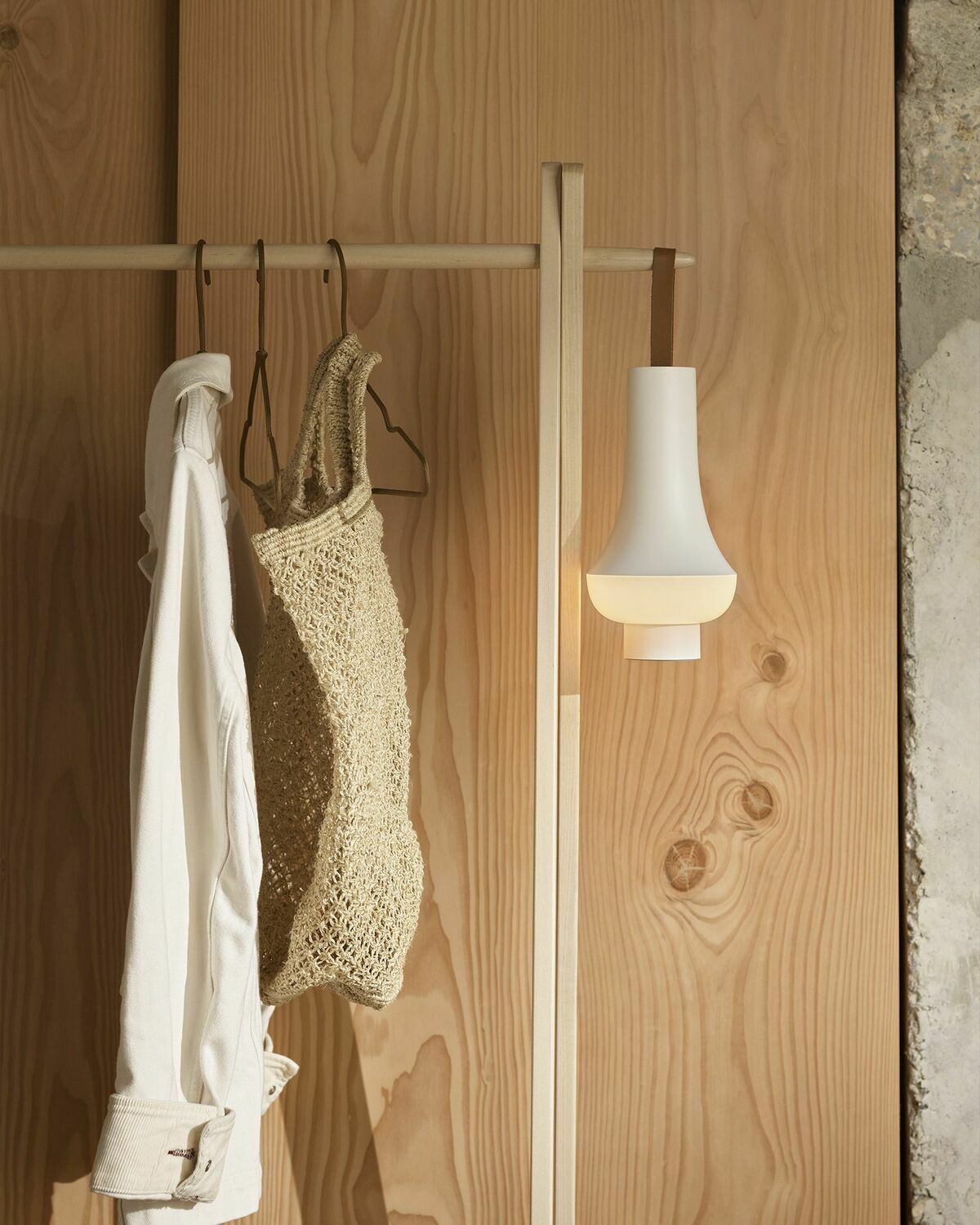 Louis Poulsen Tomoshi Portable   Universal Plug White Lighting