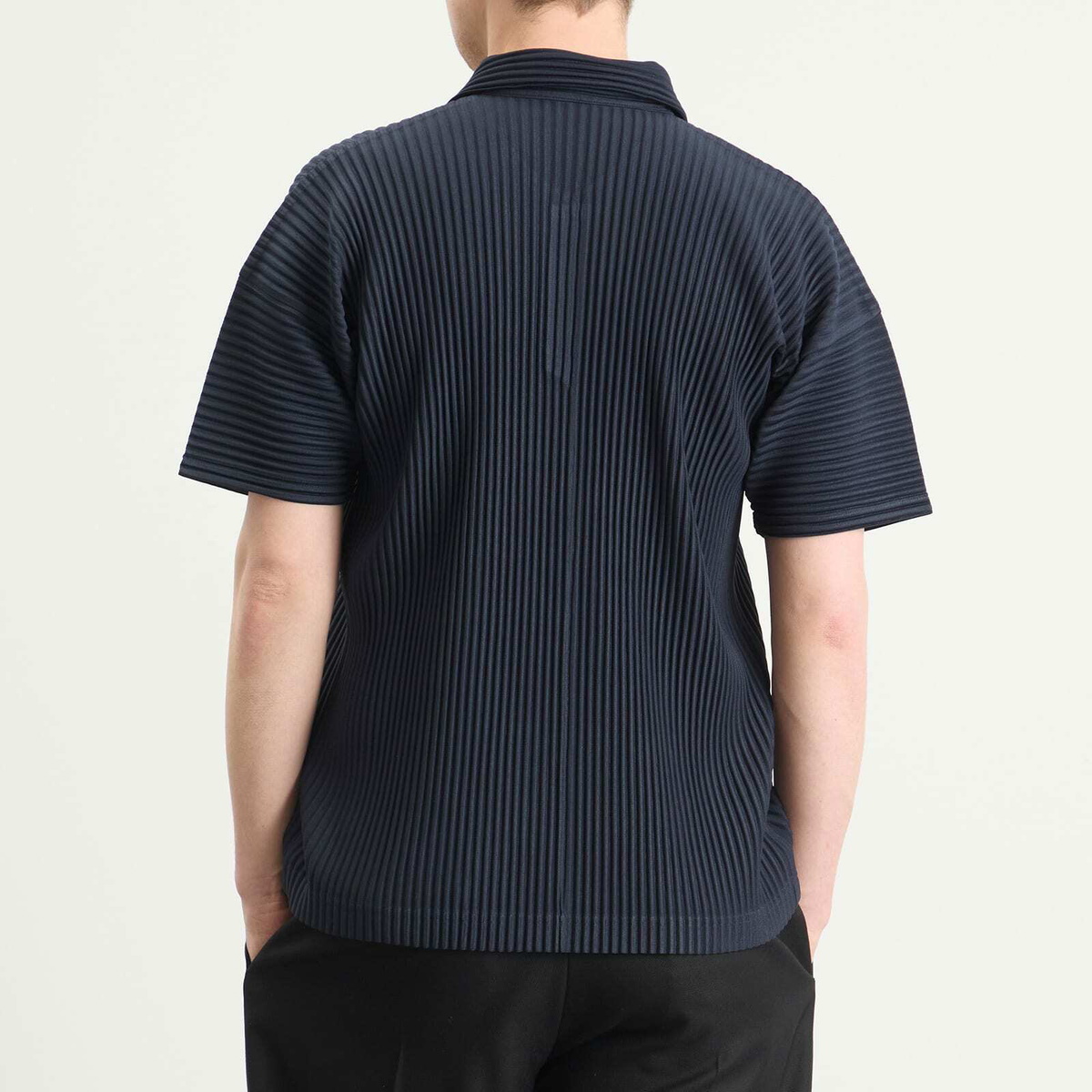 Homme Plissé Issey Miyake Men's Pleat Polo Shirt in Navy