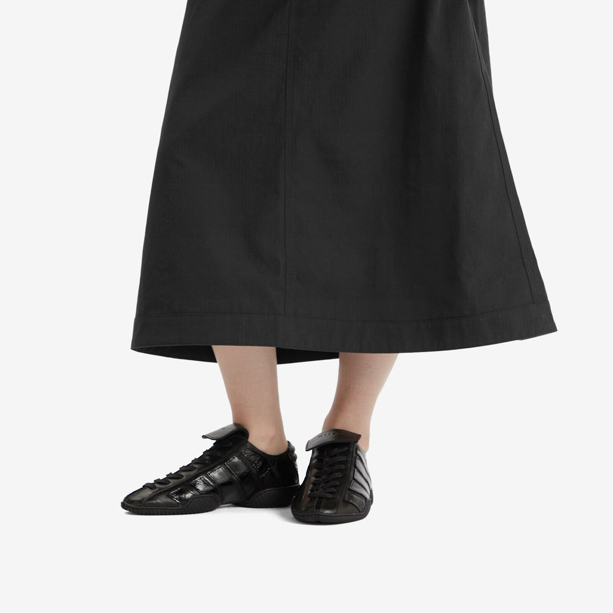 MIISTA Women's Nikoletta Sneakers in Black