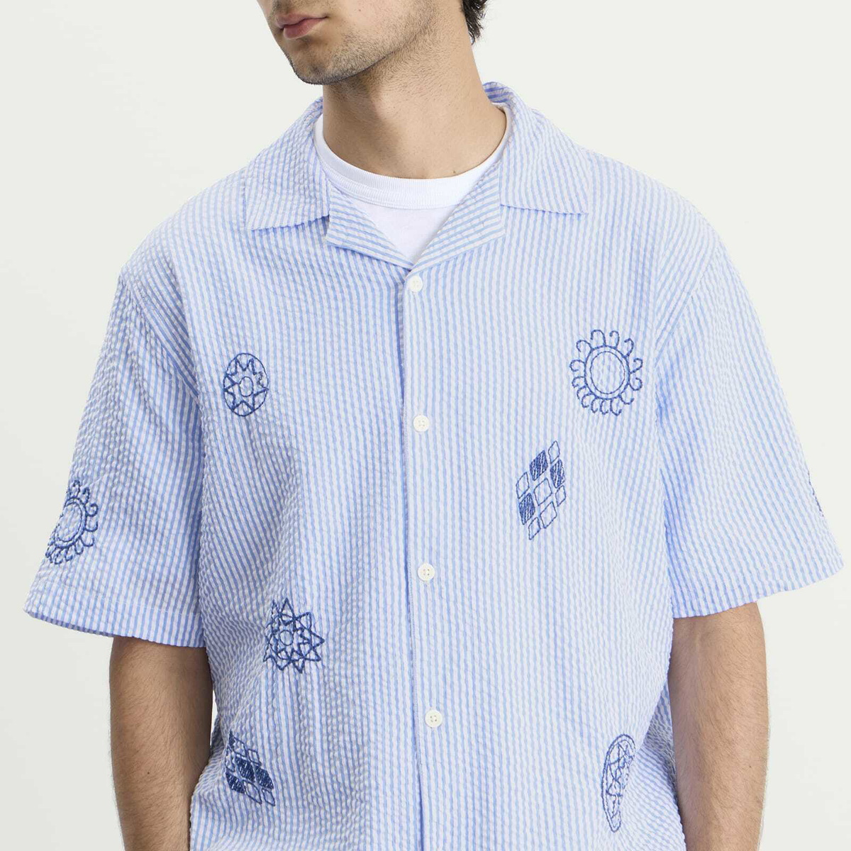 Wax London Men's Didcot Seersucker Doodle Vacation Shirt in Blue/Ecru