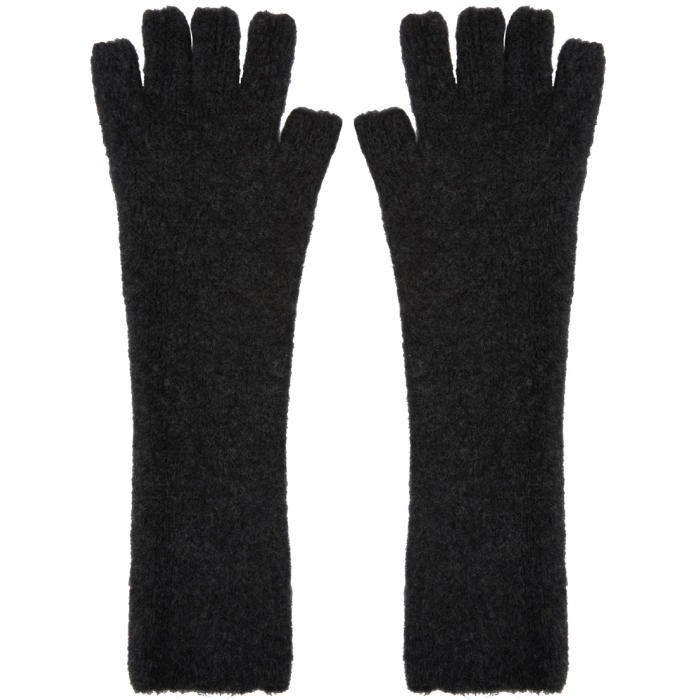 Photo: Isabel Benenato Grey Knit Gloves