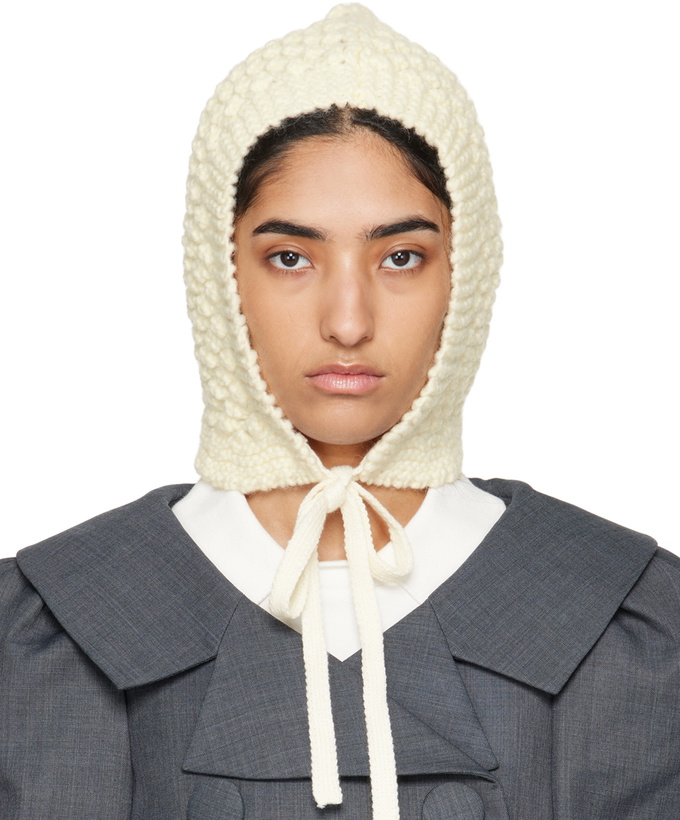 Photo: SHUSHU/TONG Off-White Tied Knit Beanie