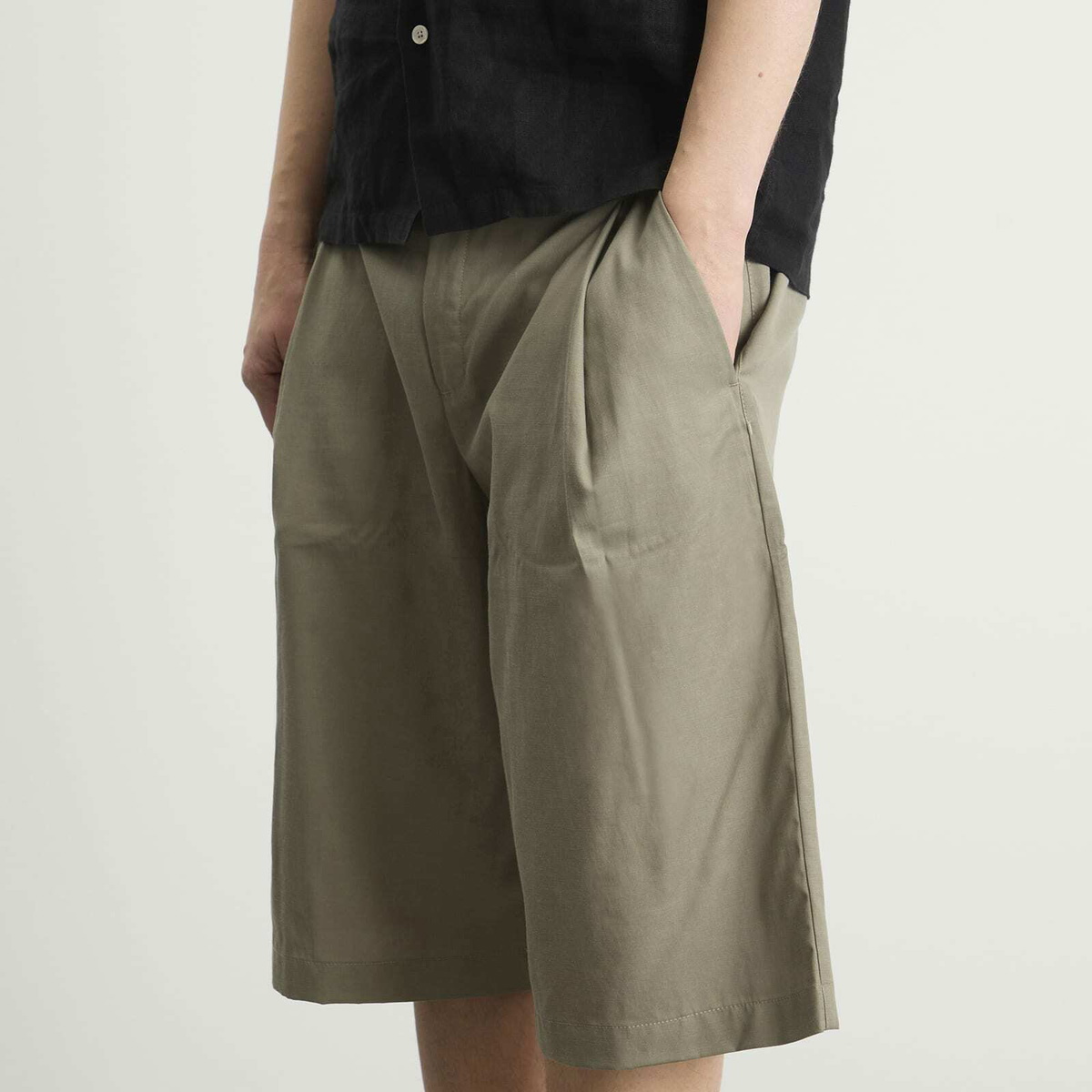 A Kind of Guise Men's Juno Pleated Shorts