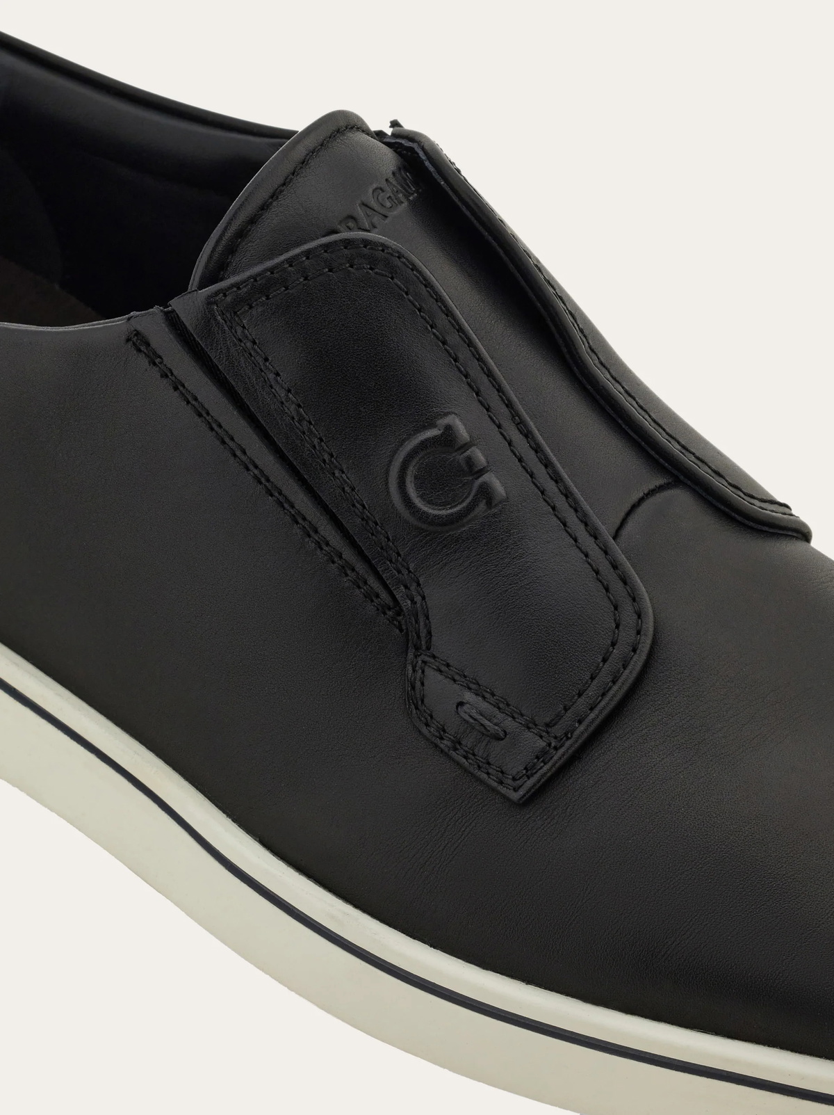 Ferragamo Mens Derby slip-on in Black