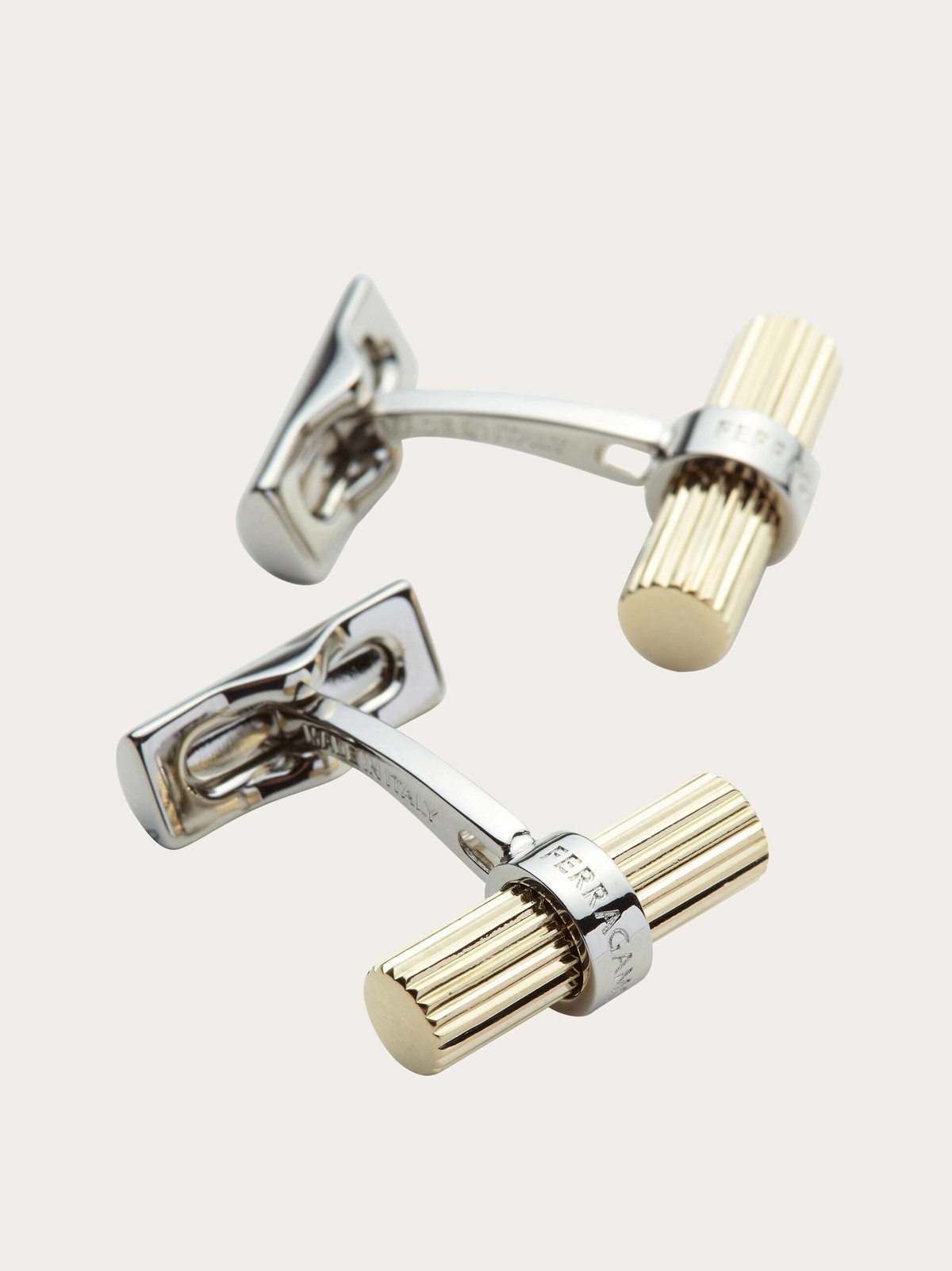 Ferragamo Mens Branded cufflinks in Gold
