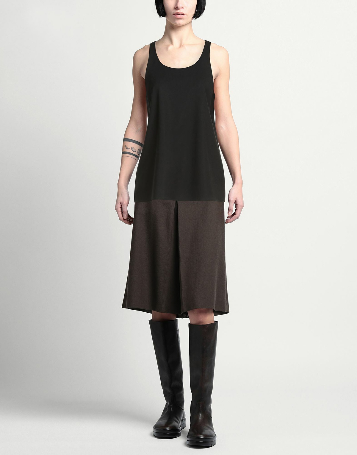 Armarium Womens Top in Black