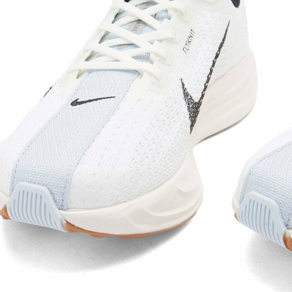 Nike Running Pegasus Plus Sneaker in White/Blue/Sail