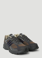 adidas - Response CL Sneakers in Brown