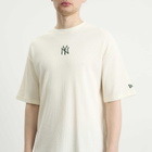 New Era Men's MLB New York Yankies Waffle T-Shirt in Off White