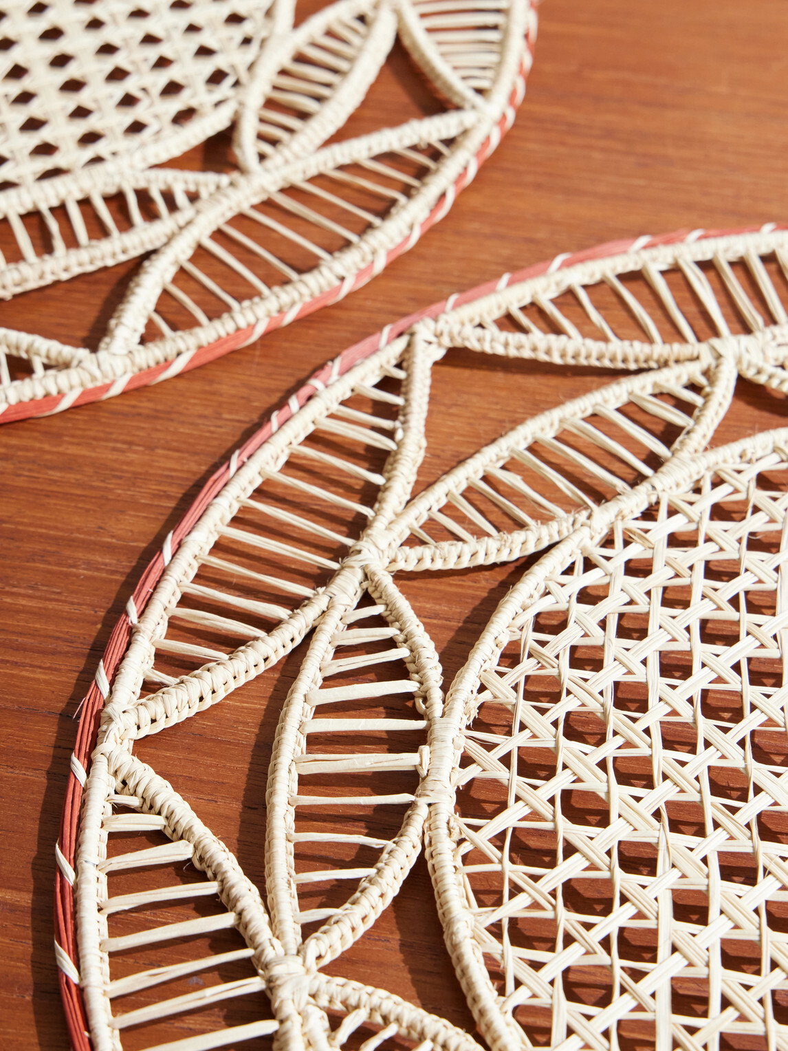 La DoubleJ - Set of Two Iraca Palm Placemats