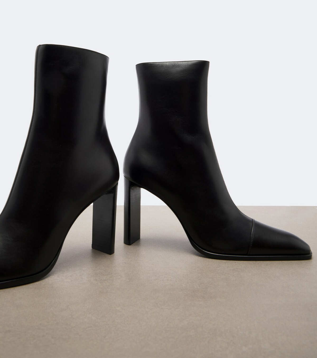 Saint Laurent Venetia leather ankle boots