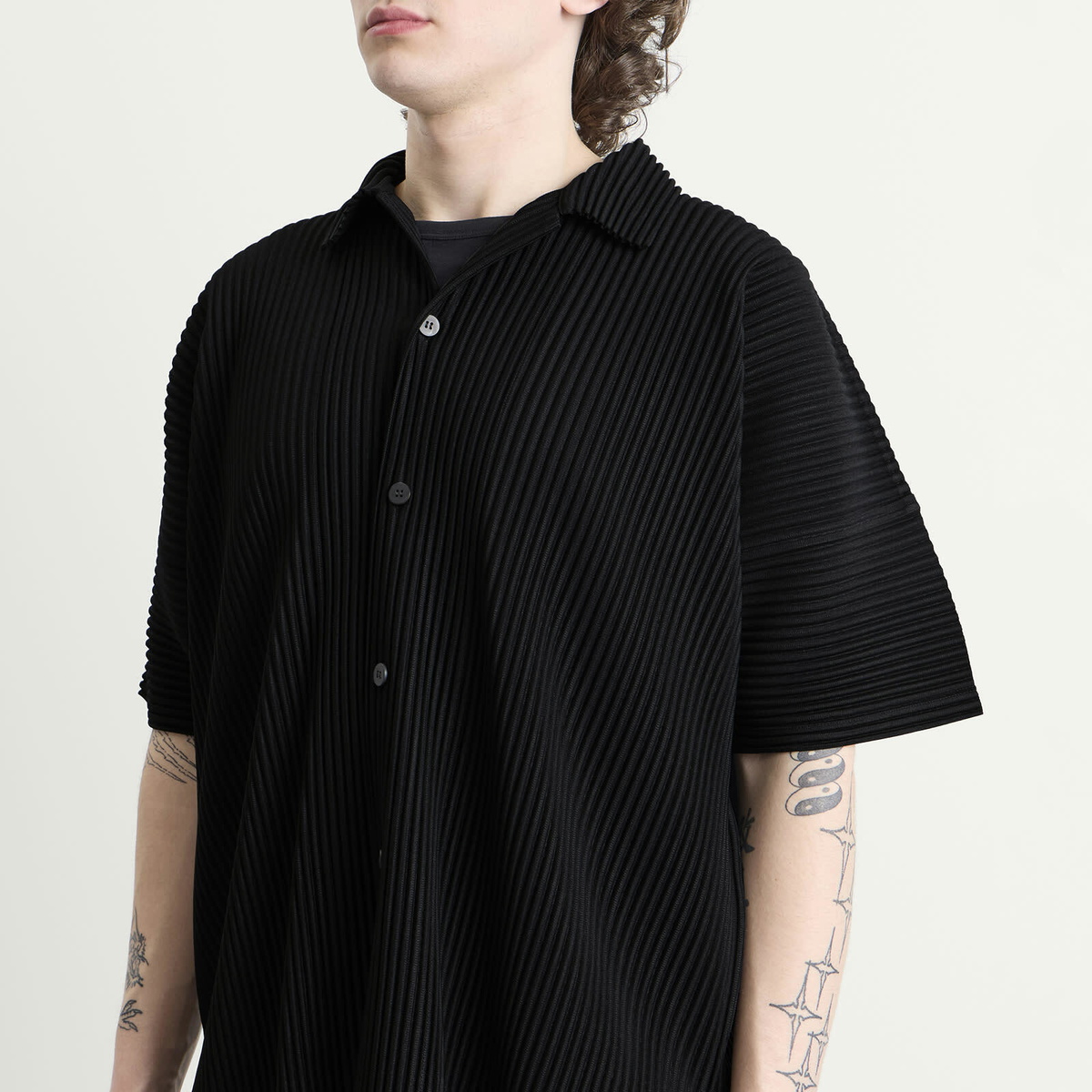 Homme Plissé Issey Miyake Men's Pleat Short Sleeve Shirt in Black