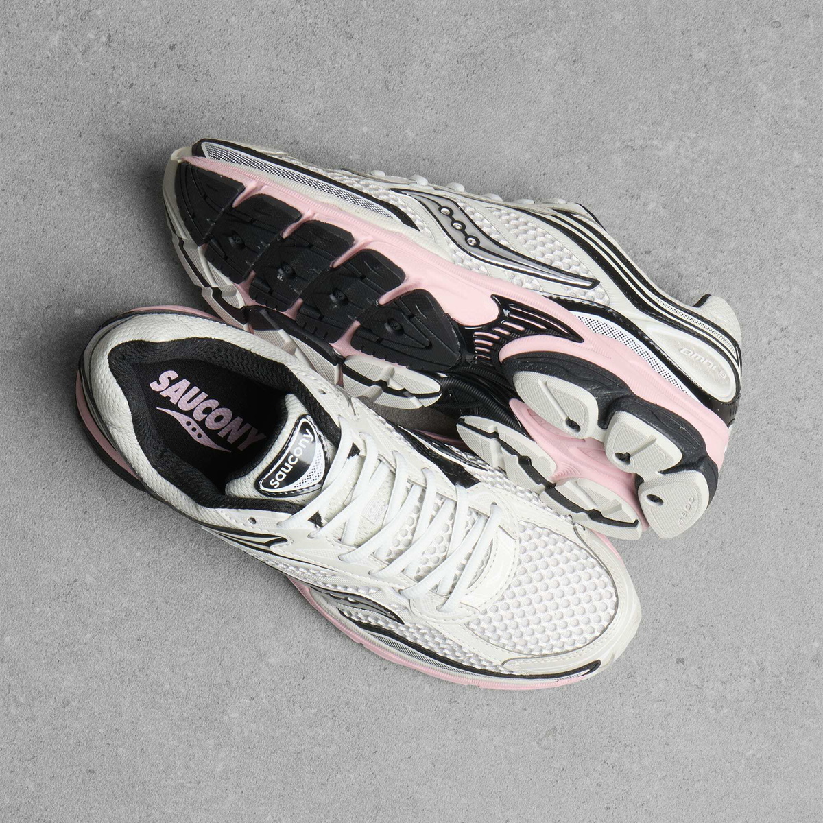 Saucony Progrid Omni 9 OG Sneaker in Quartz/Touch