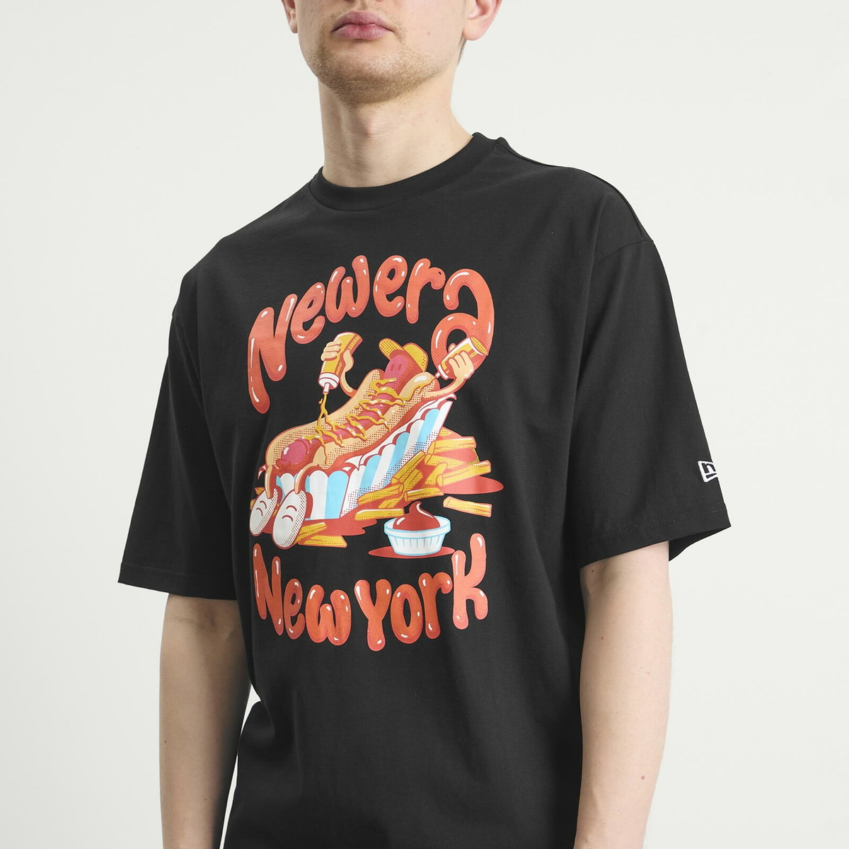 New Era Men's Hot Dog Graphic T-Shirt in Black