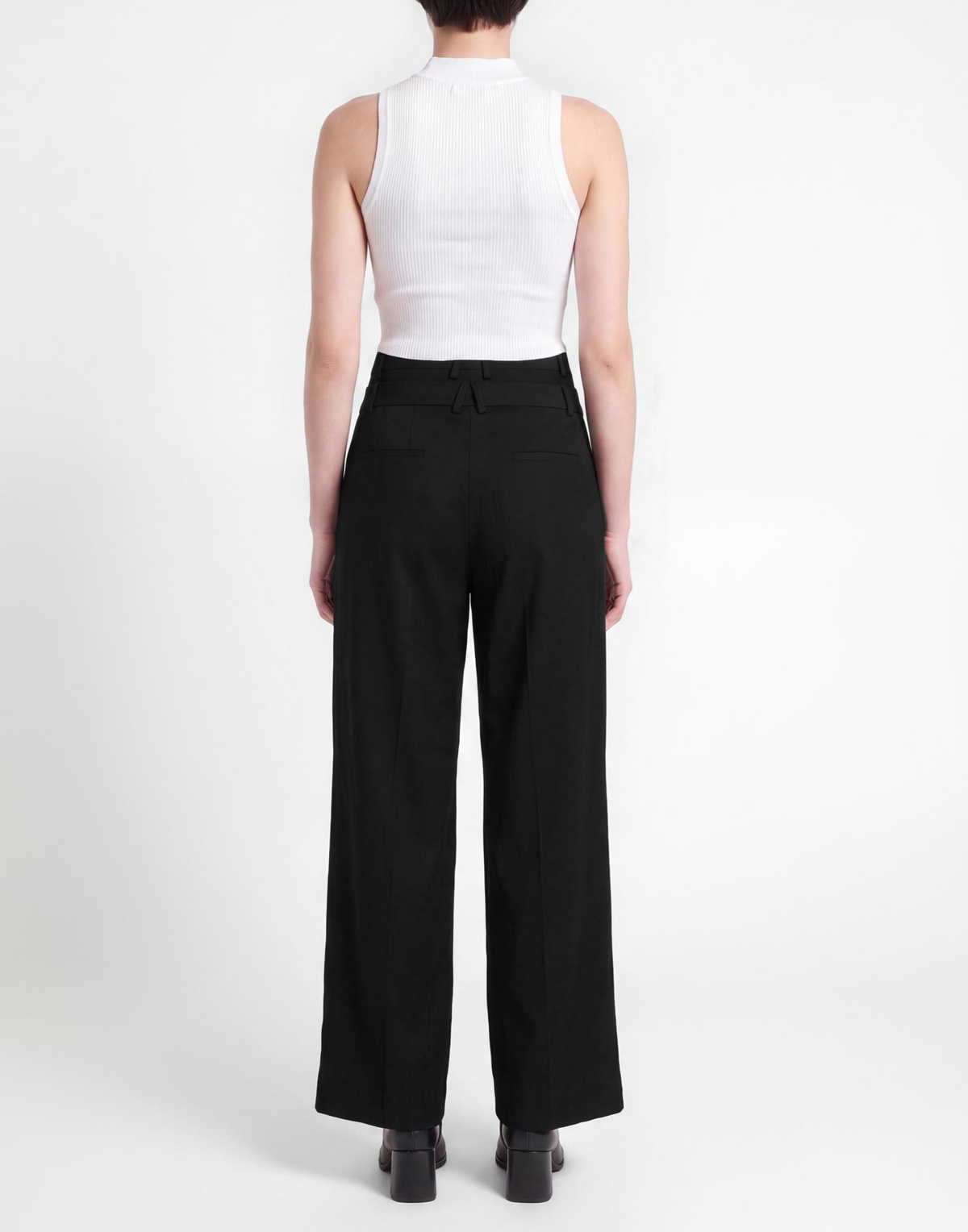 16arlington Womens Pants in Black