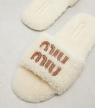 Miu Miu Logo leather-trimmed shearling slides