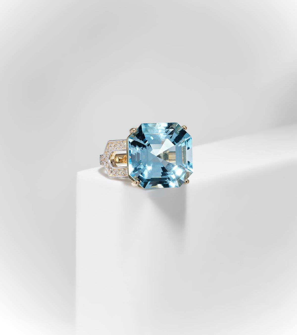 Mateo 14kt gold ring with topaz and diamonds