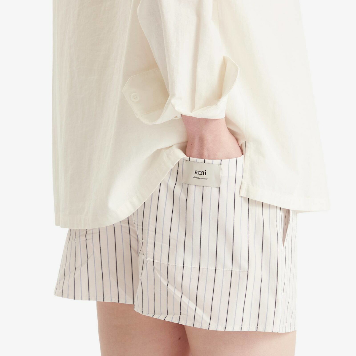 AMI Paris Women's Elasticated Shorts in Off White/Blue