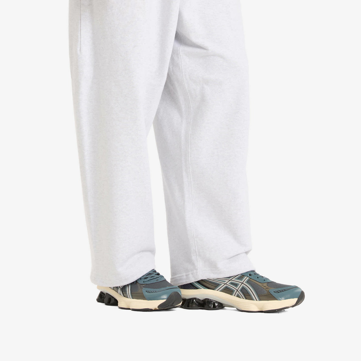 Asics GEL-Kinetic Fluent Sneaker in Carrier Grey/Pure Silver