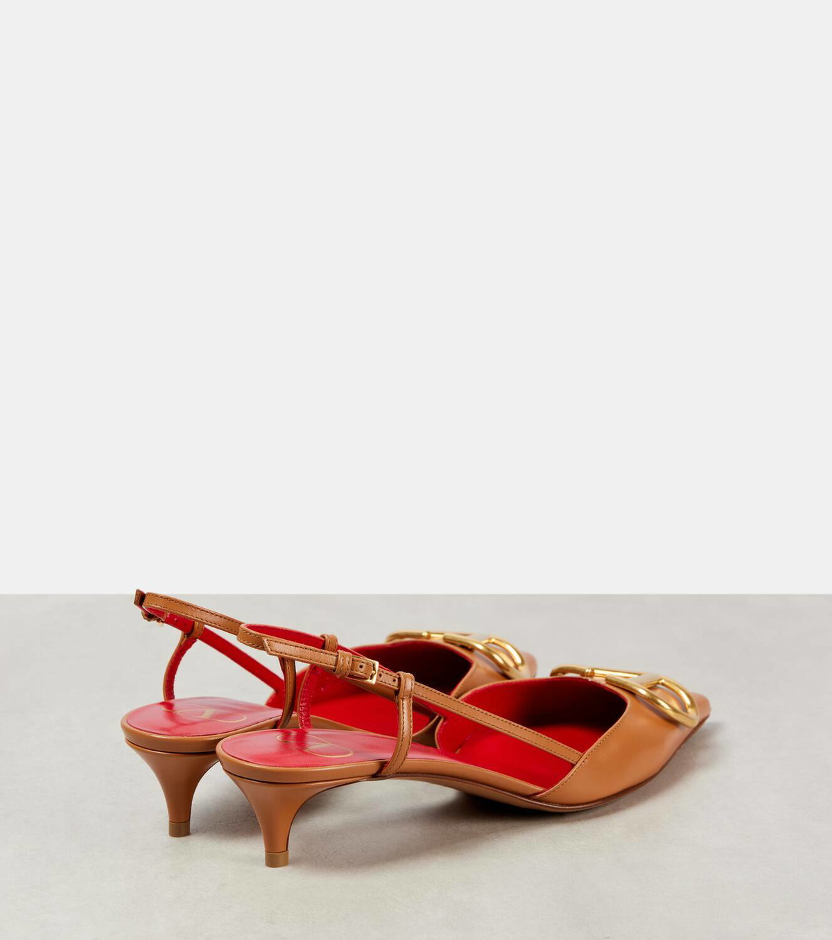 【Valentino Garavani】 VLogo Signature 40レザースリングバッ Valentino Garavani VLogo Signature 40 leather slingback