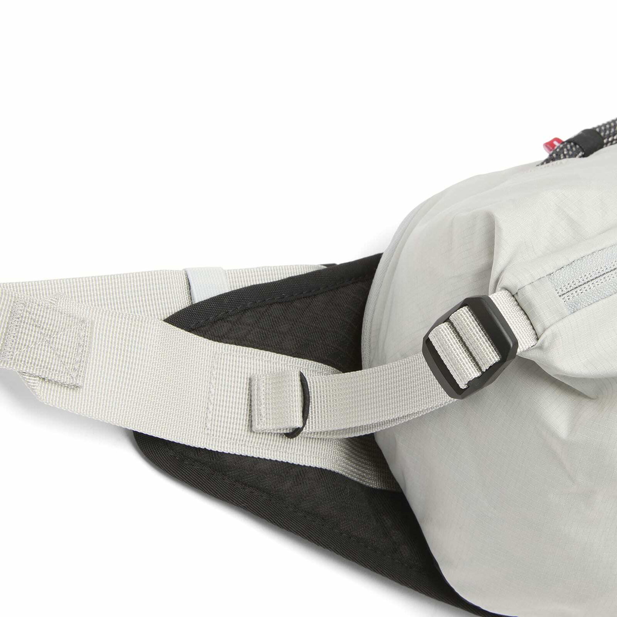 ON Sling Pack 9L in Glacier/Black 