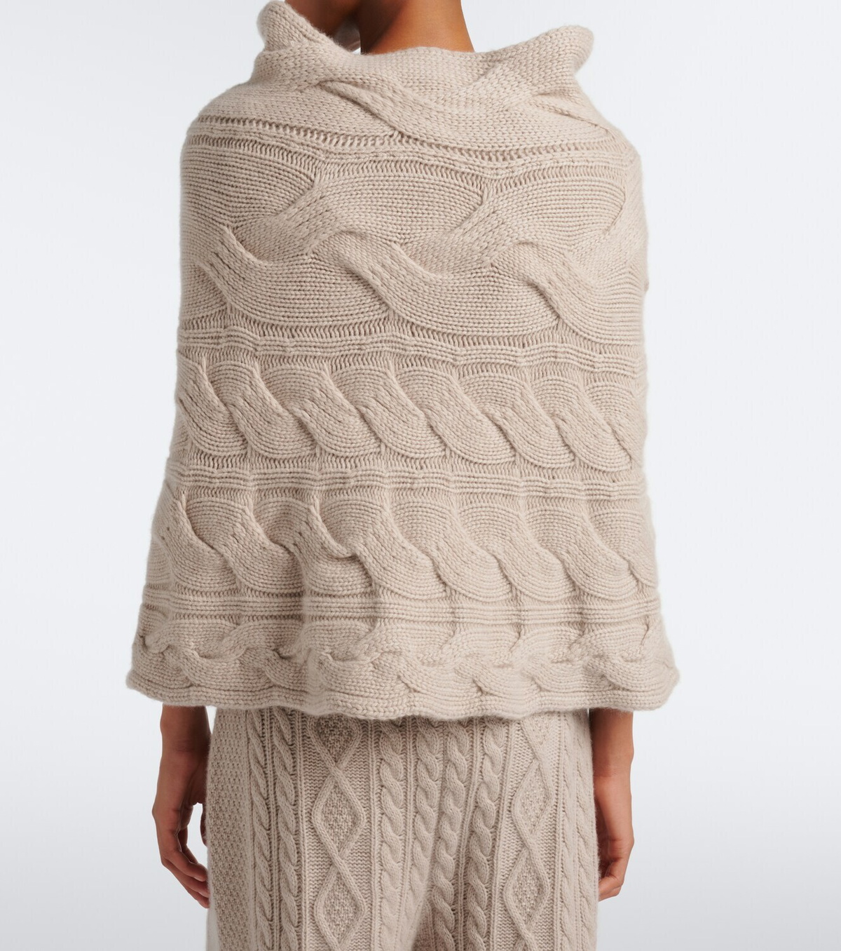 Lisa Yang Cable-knit cashmere poncho
