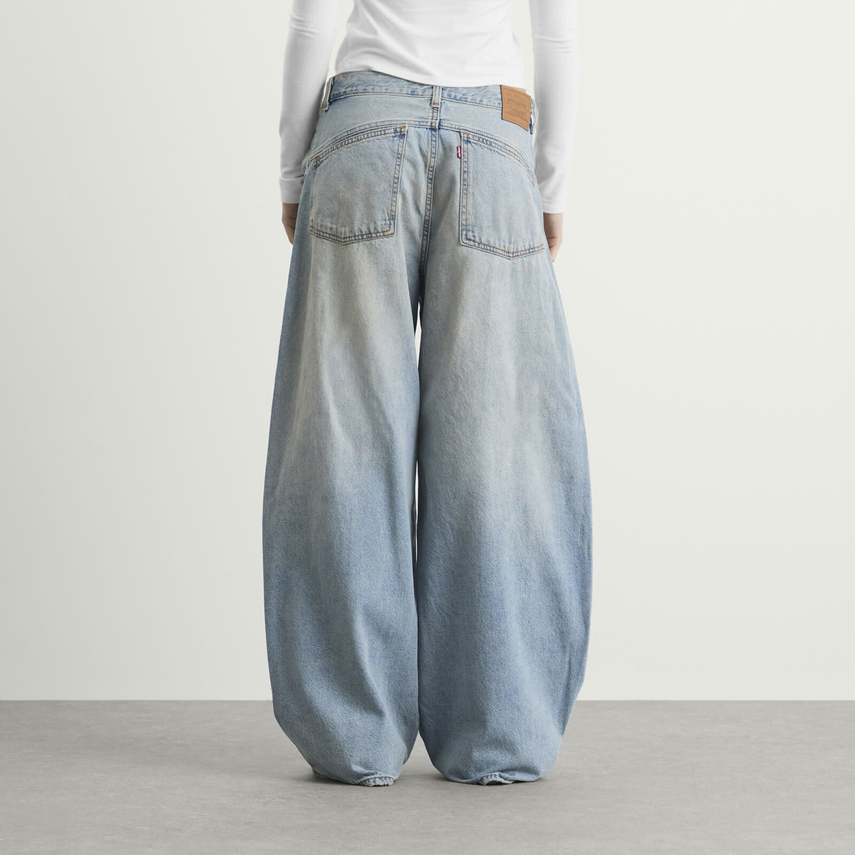 Levi's Women's Super Baggy Barrel Jeans in Off Roading