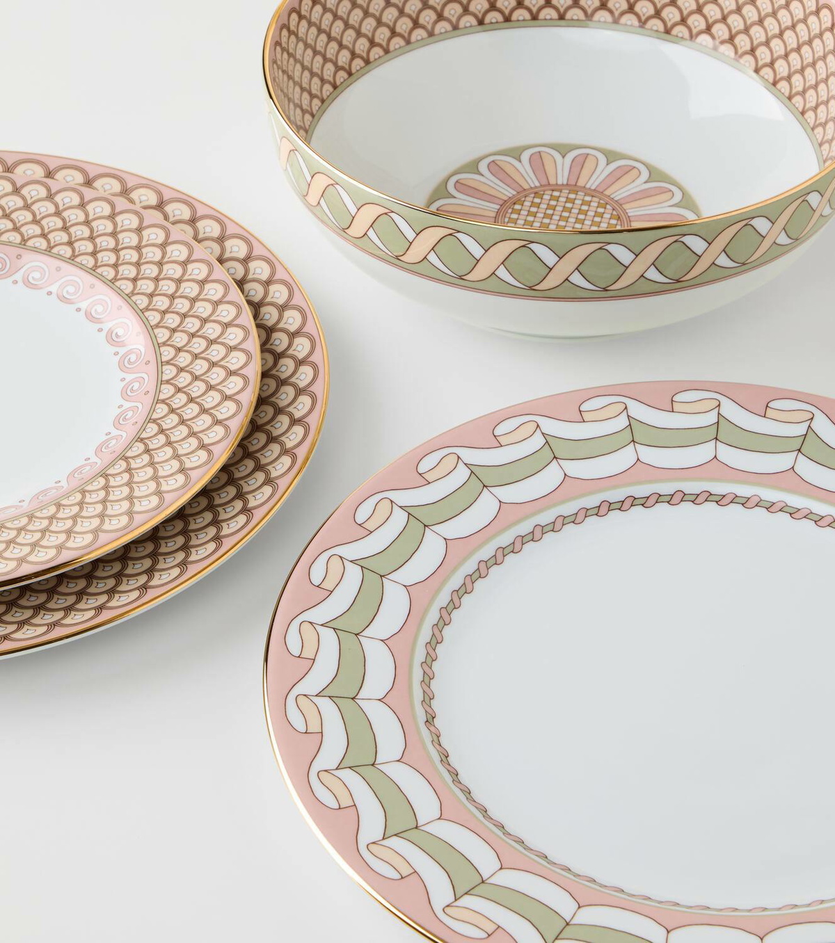 La DoubleJ Poseidon Dusty Pink charger plate