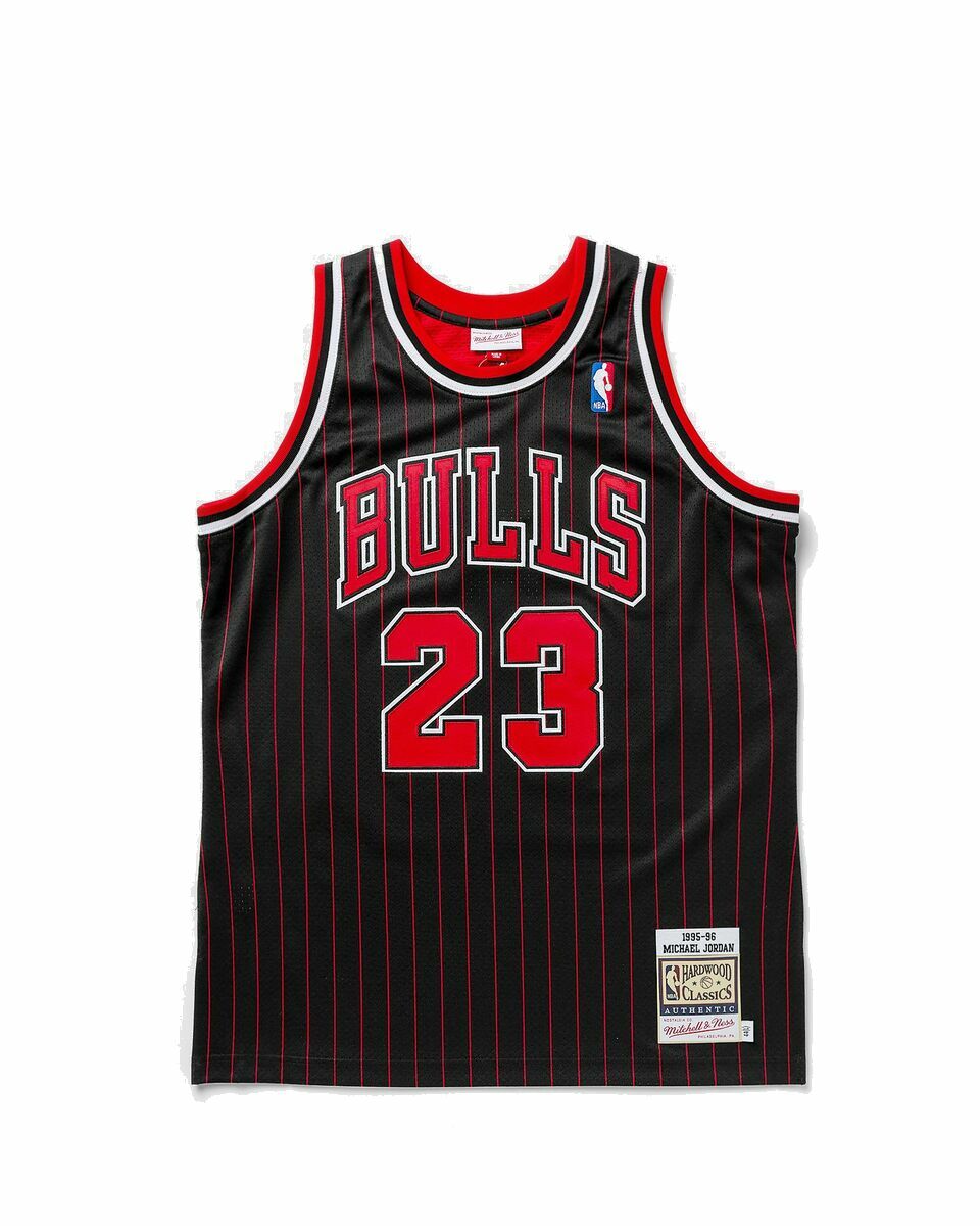 Photo: Mitchell & Ness Nba Authentic Jersey Chicago Bulls 1995 96 Michael Jordan #23 Black - Mens - Jerseys