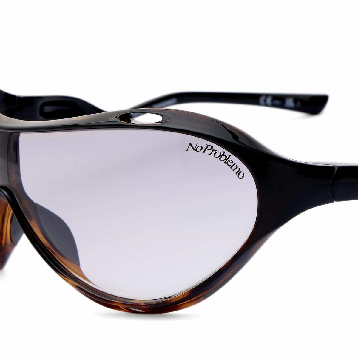Le Specs x No Problemo Iris Sunglasses in Black/Tort/Smoke Grad 