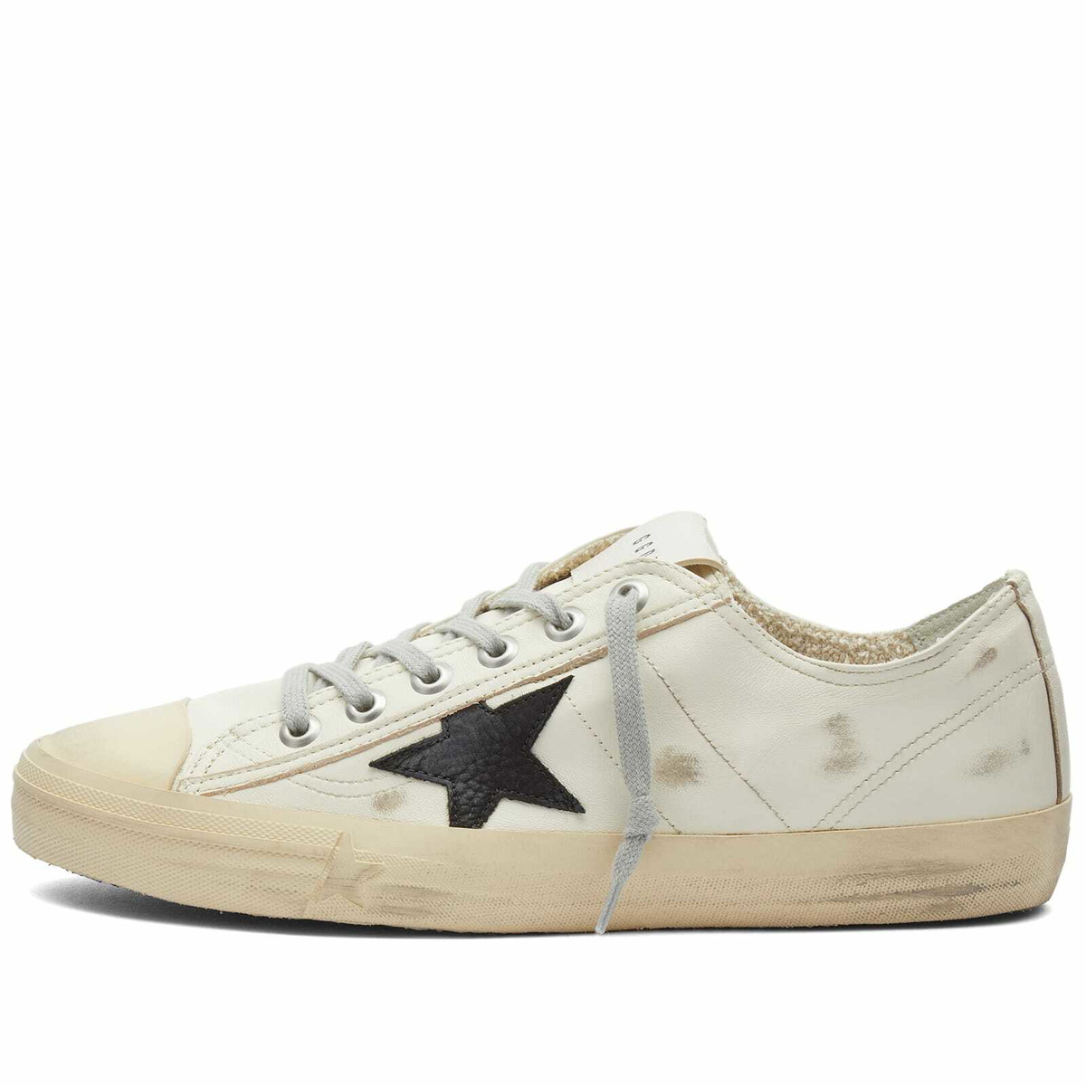 【関税&送料込】Golden  Deluxe Brand White Leather V-St Golden Goose Men's V-Star Leather Sneakers in Dirty White