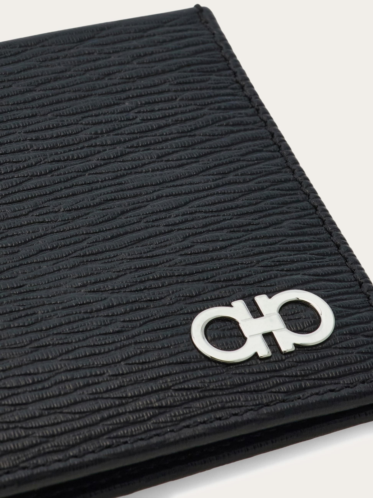 Ferragamo Mens Gancini wallet in Black