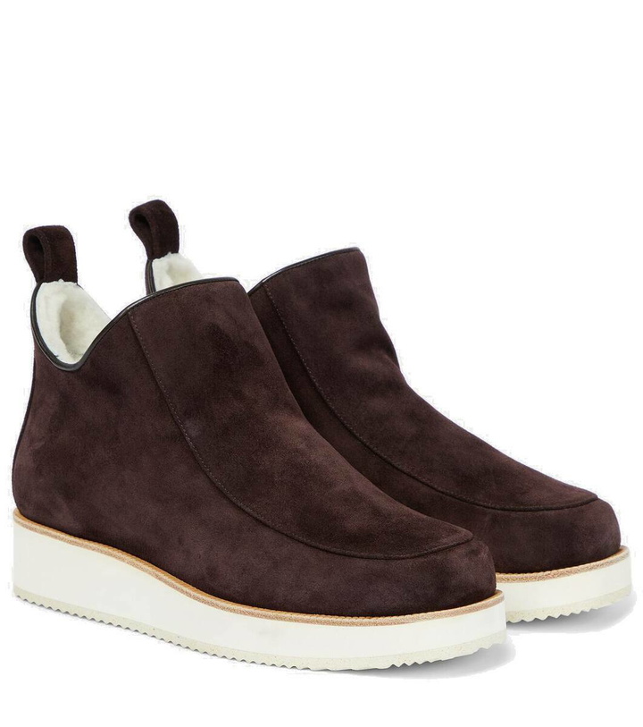 Photo: Gabriela Hearst Harry shearling-lined suede ankle boots