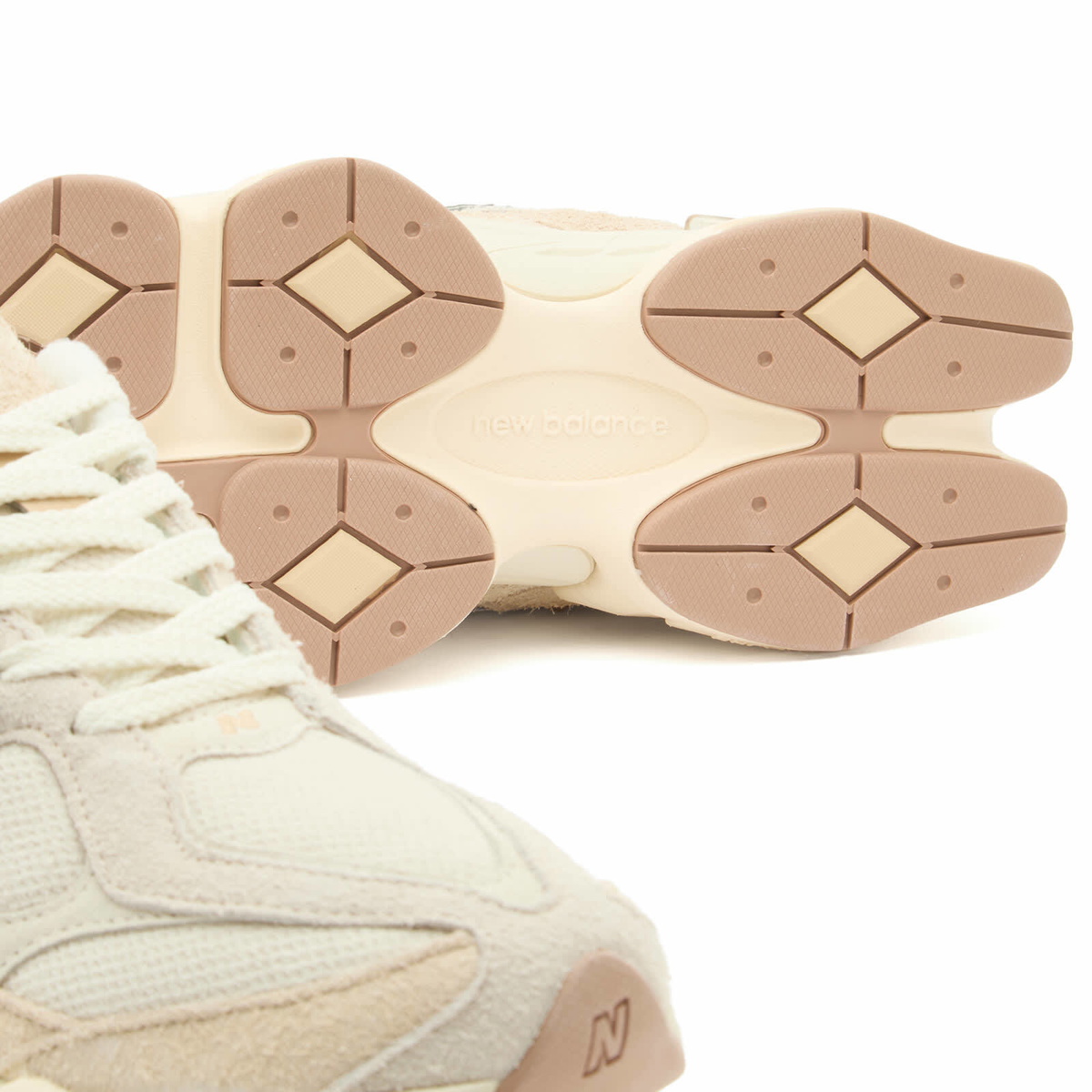 New Balance 9060 Sneaker in Bisque