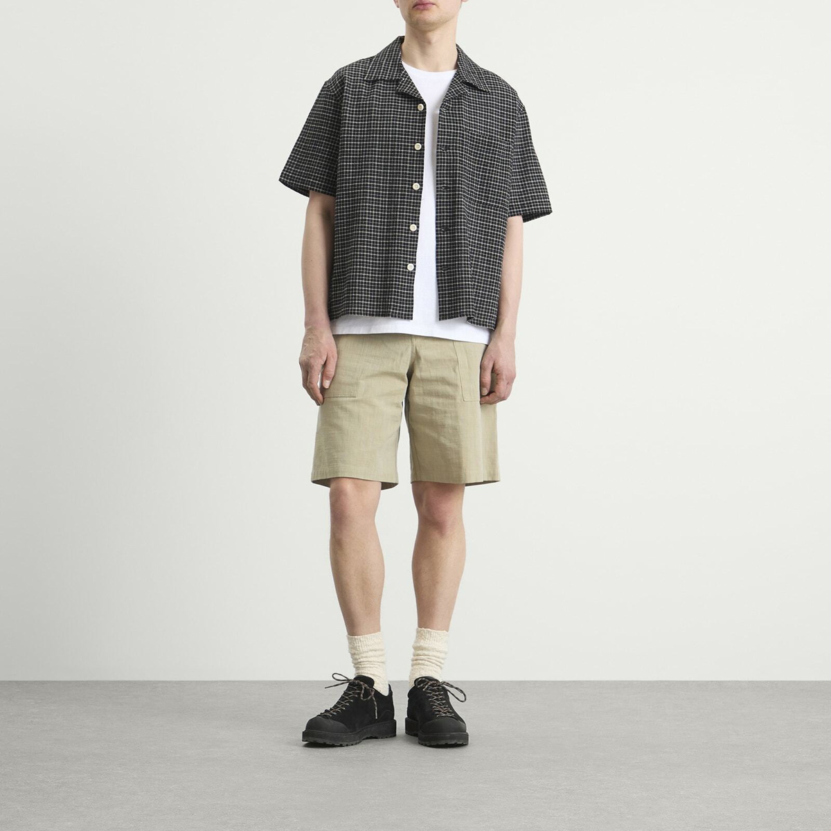 Café Mountain Men's Loose Check Vacation Shirt in Black