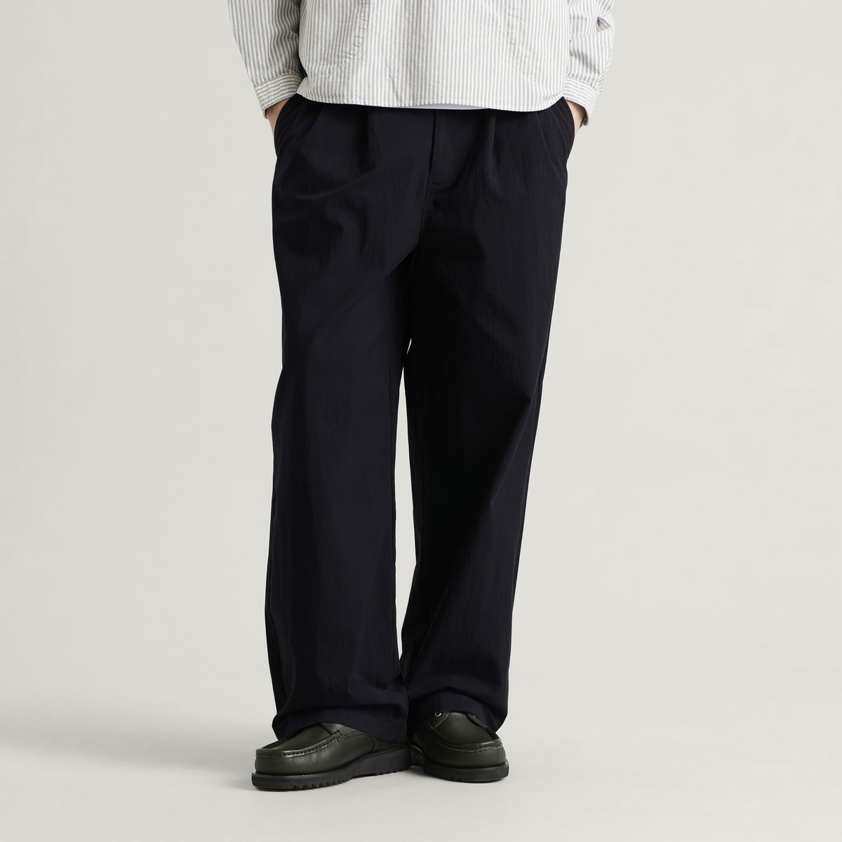 Danton Men's Twill Pleated Trousers in Navy
