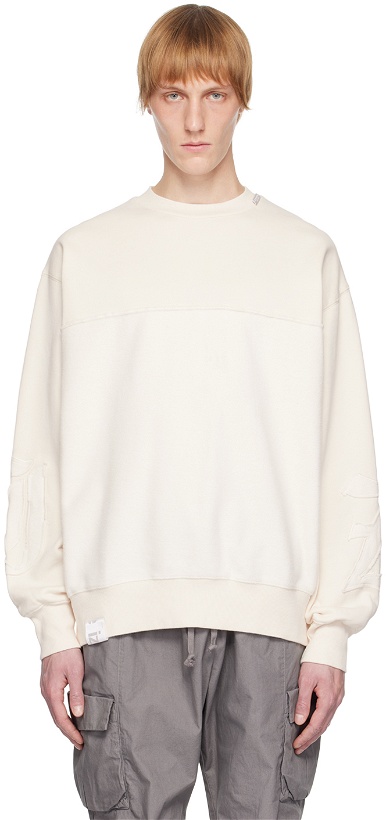 Photo: Izzue Off-White Paneled Sweatshirt