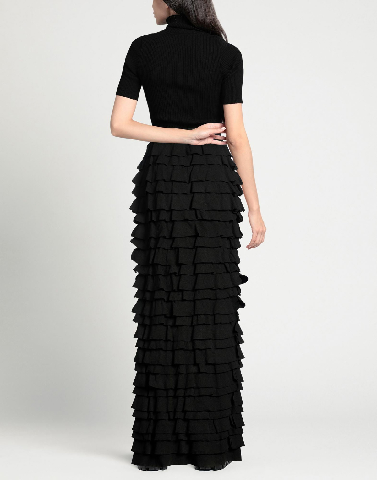 Quira Womens Maxi skirt in Black