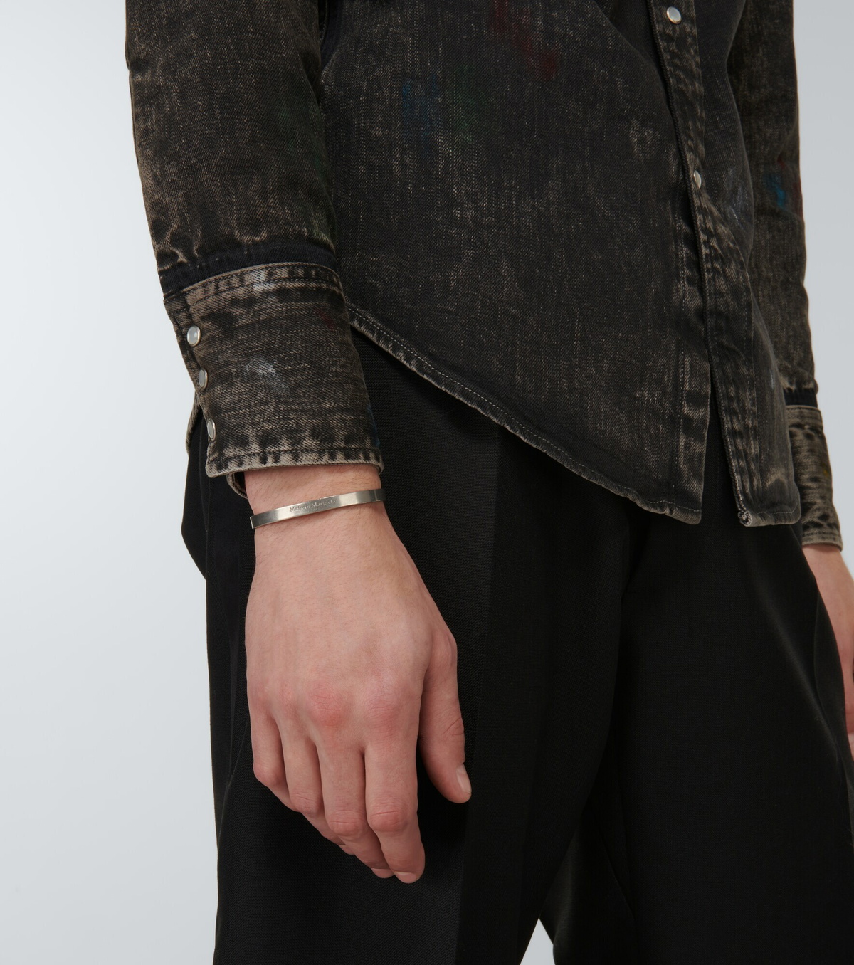 MAISON MARGIELA ブレスレット LOGO MEDIUM-WIDTH CUFF BRACELET Maison Margiela - Logo cuff bracelet Maison Margiela