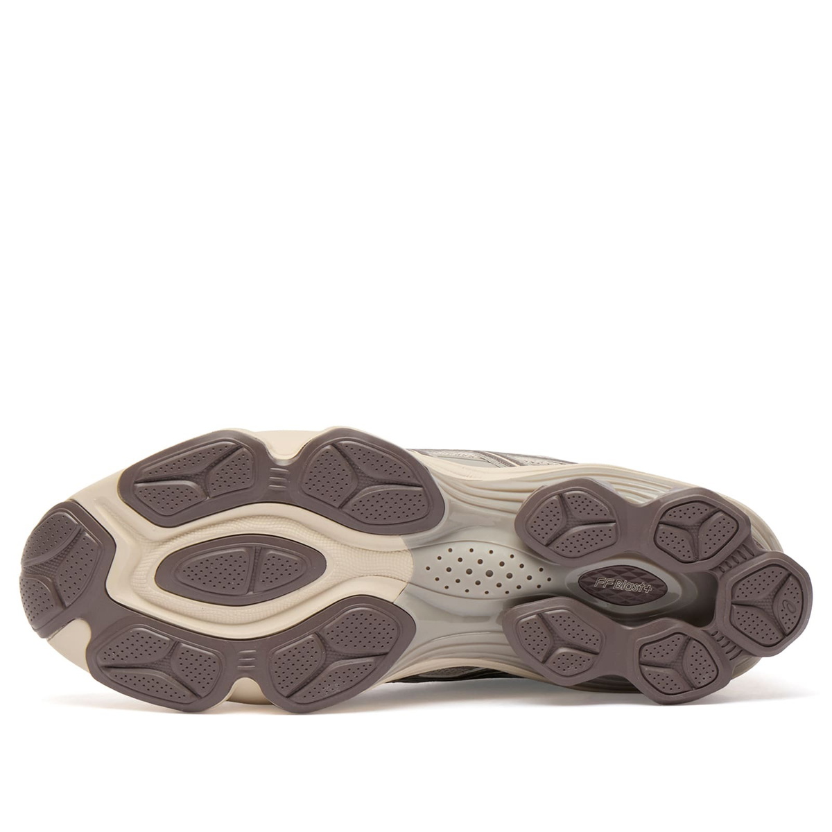 Asics Men's GEL-KINETIC FLUENT Sneaker in Oatmeal/Cocoa Powder