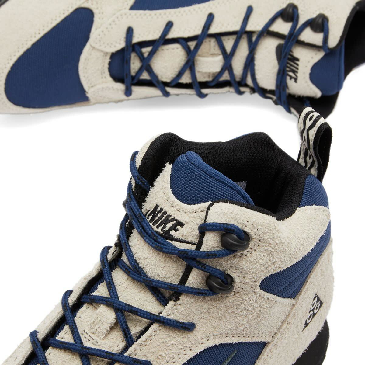 Nike Men's ACG Torre Mid WP Sneaker in Navy/Black/Vintage