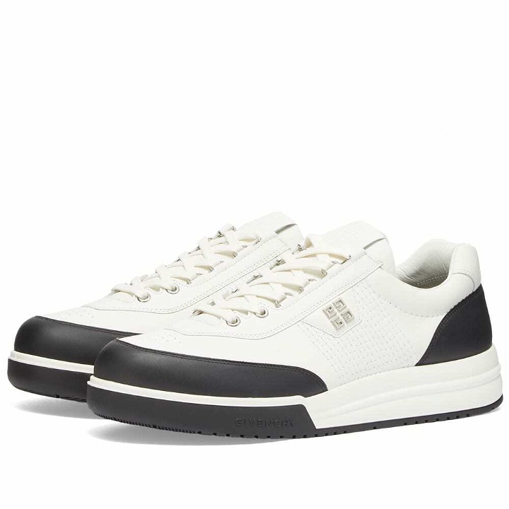 Photo: Givenchy Men's G4 Low Sneakers in Ivory/Black