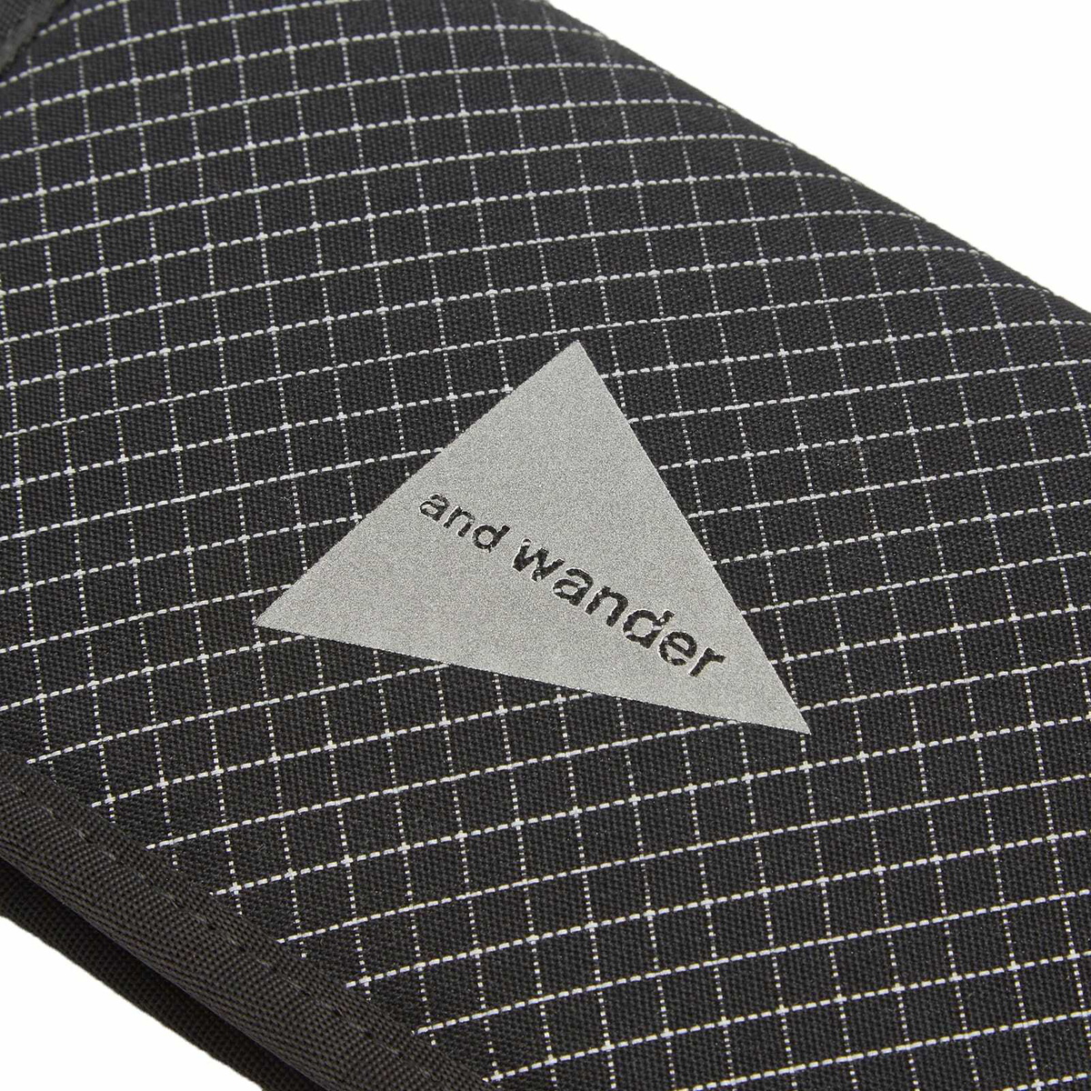 and wander Men's Reflective Ripstop Pouch in Black 