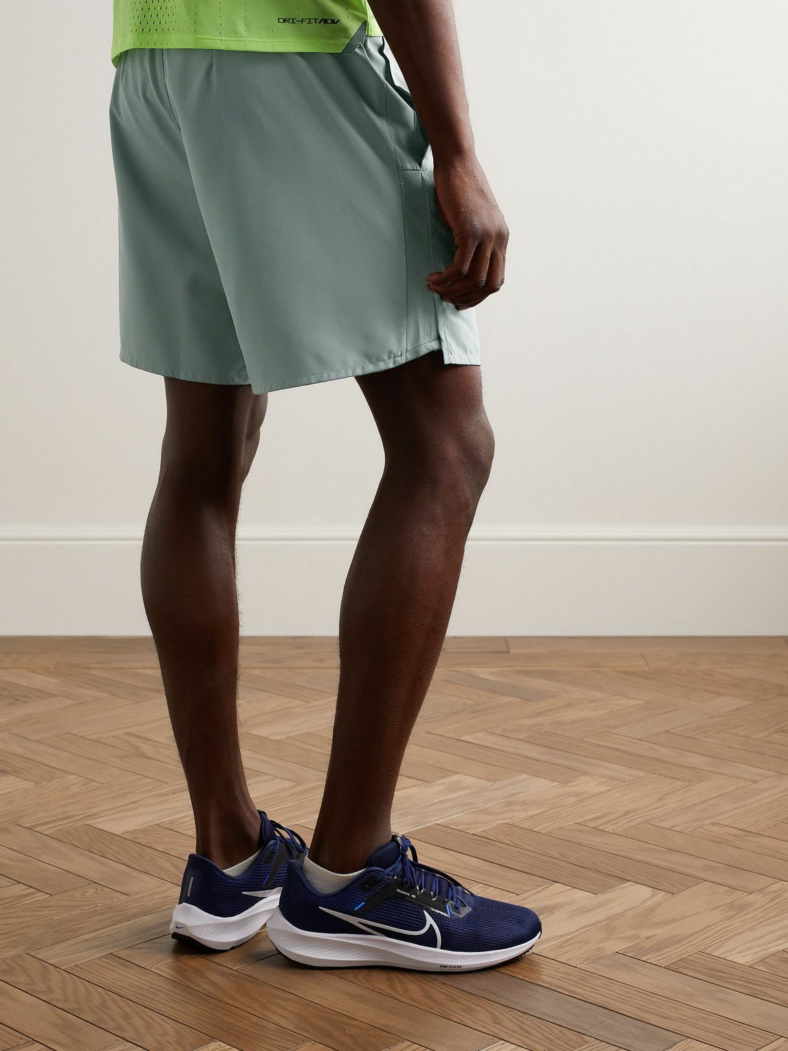 Nike Running Challenger MeshTrimmed DriFIT Running Shorts Green