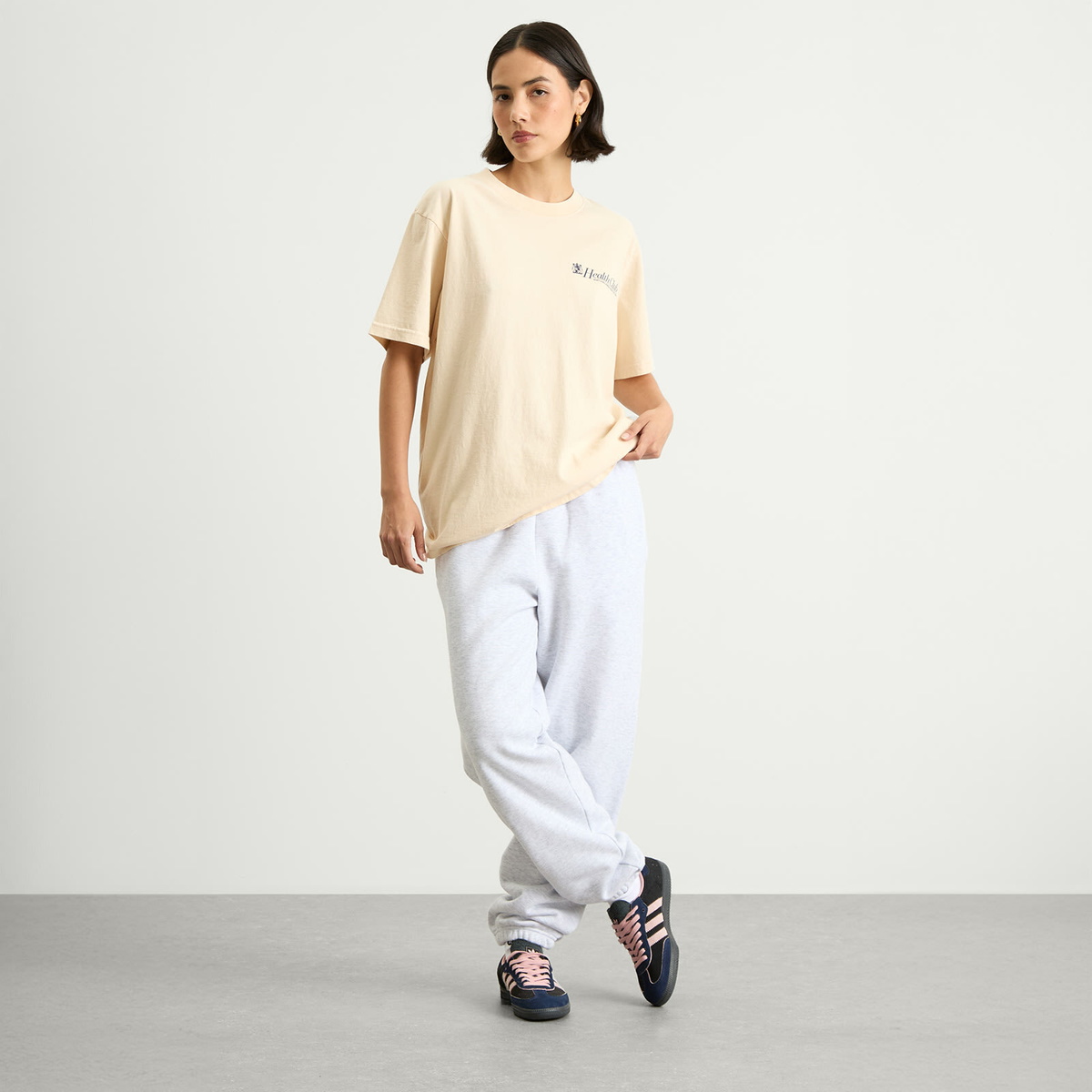 Sporty & Rich Women's Lion Health T-Shirt in Cream